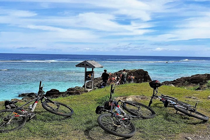 'Discover' Rarotonga Cycling Tour with Lunch - Photo 1 of 7